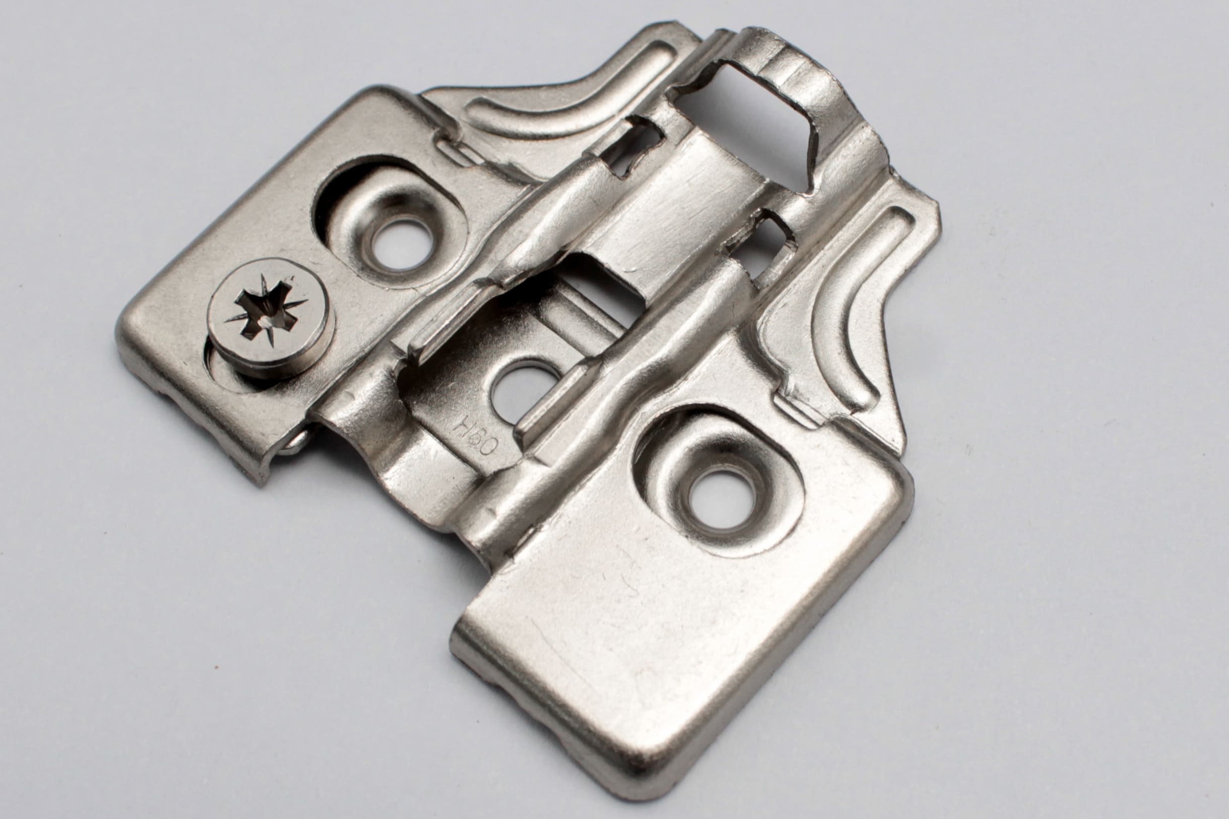 Файл:Монт. планка с эксцентриком, высотой 2 мм (саморез) .jpg — ВикиПро ...